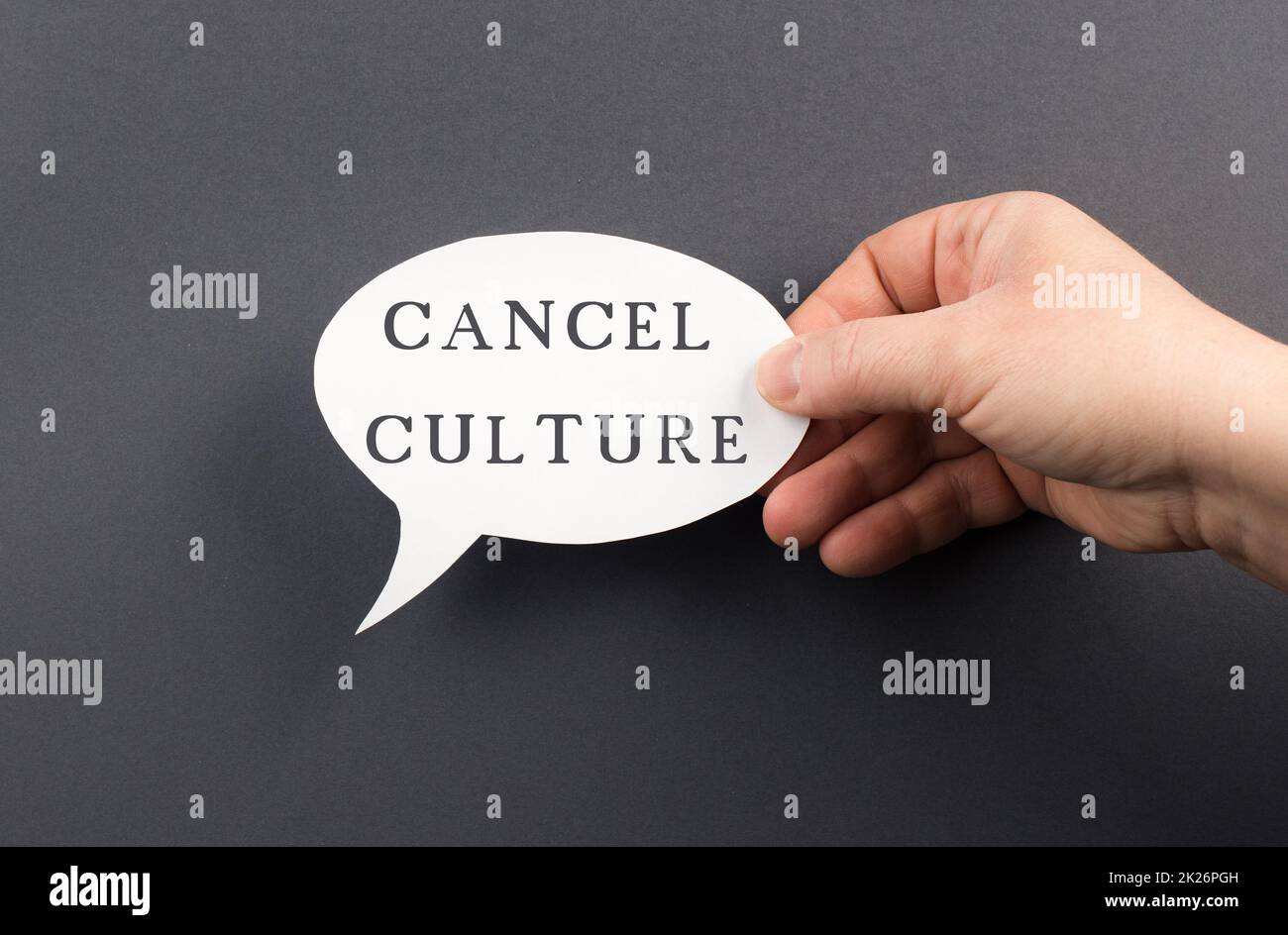 Die Worte Cancel Culture stehen auf einer Sprechblase, Zensur der Meinung, auf der schwarzen Liste, Online-Shaming Stockfoto