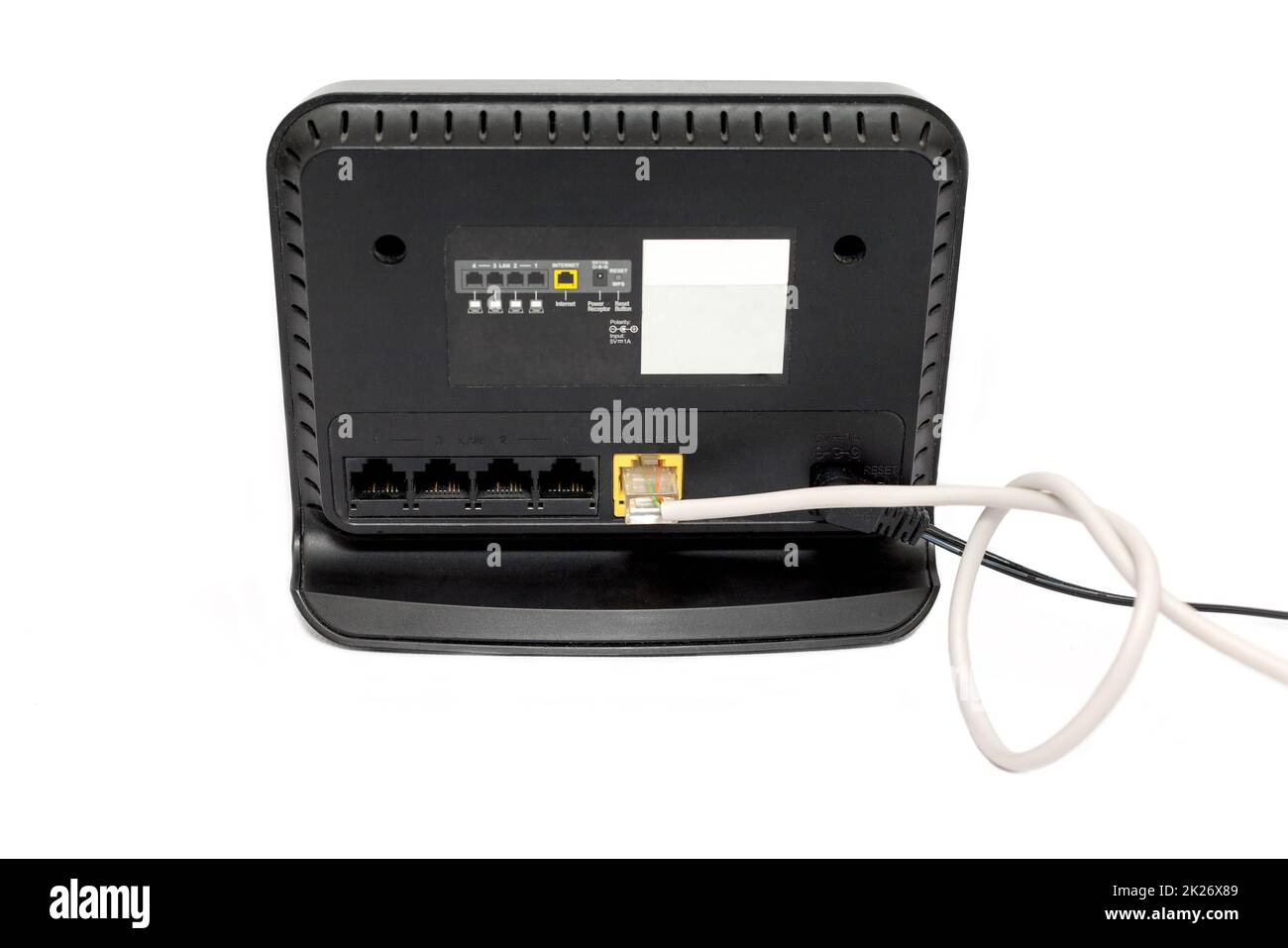 Schwarzer WLAN-Router für drahtloses Internet-Netzwerk isoliert auf weißem Hintergrund Stockfoto