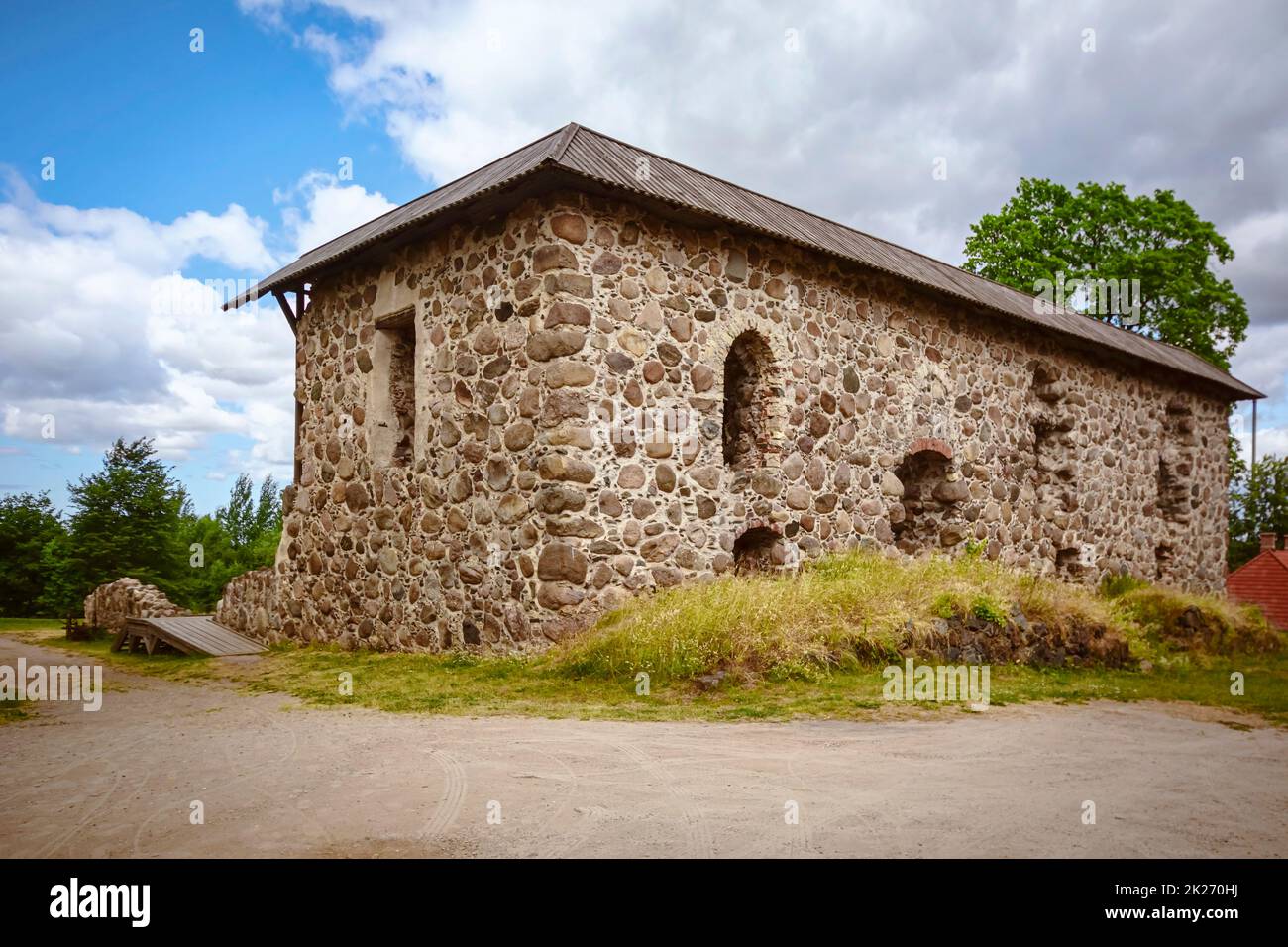 Altes Steingebäude in ländlicher Gegend Stockfoto