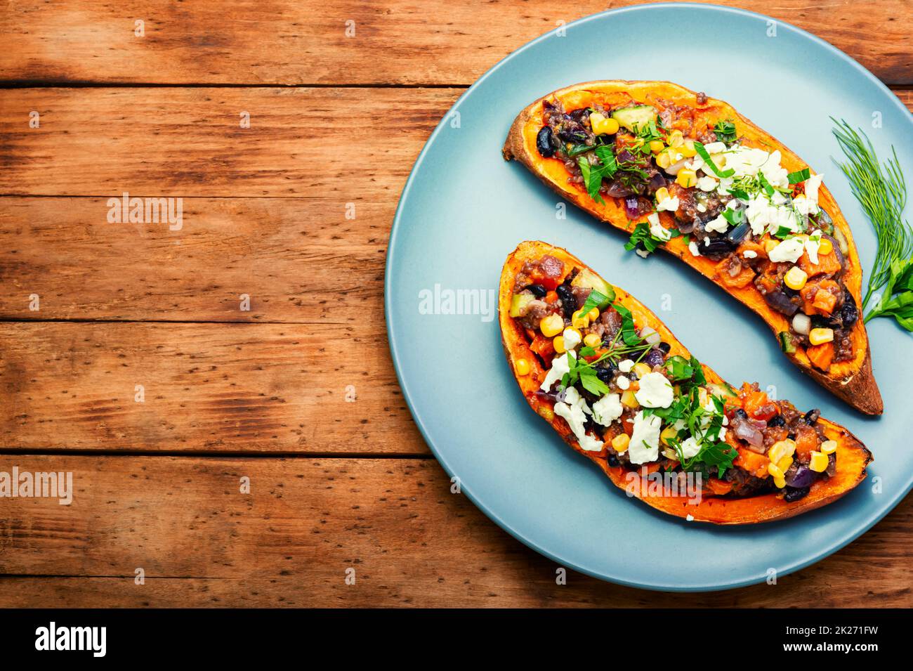 Süßkartoffeln, Batata mit Gemüse geröstet. Stockfoto