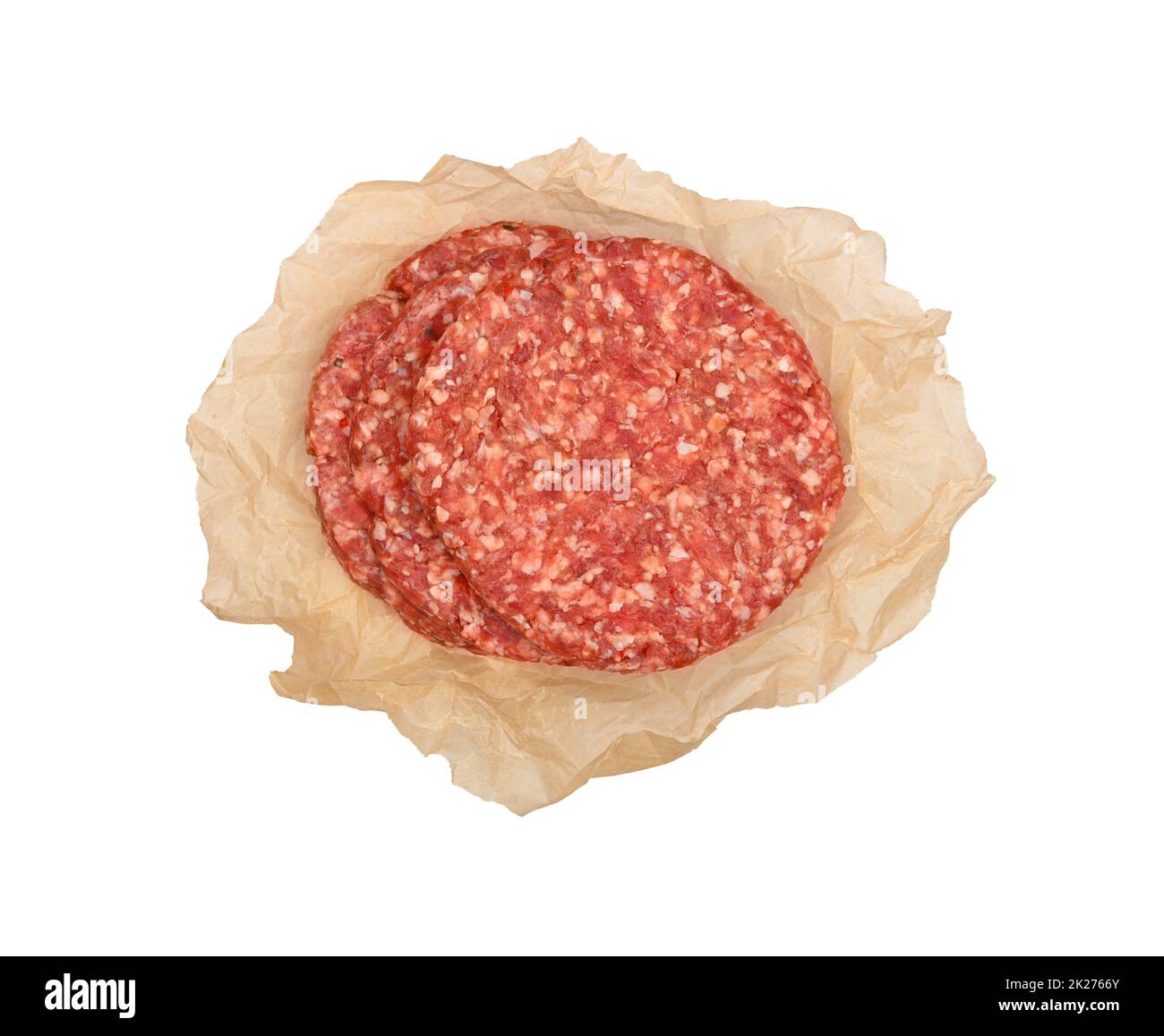 Hamburger mit rohem Rindfleisch auf braunem Papier Stockfoto