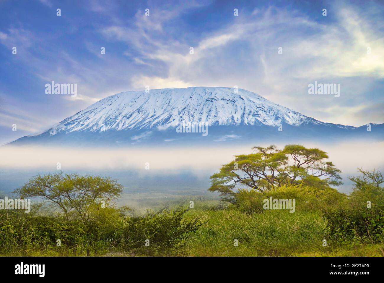 Bilder vom schneebedeckten Kilimandscharo in Kenia Stockfoto