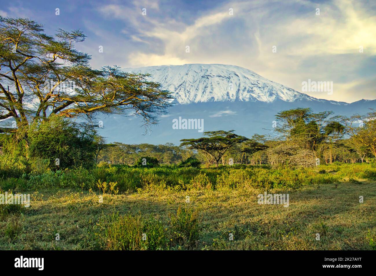 Bilder vom schneebedeckten Kilimandscharo in Kenia Stockfoto