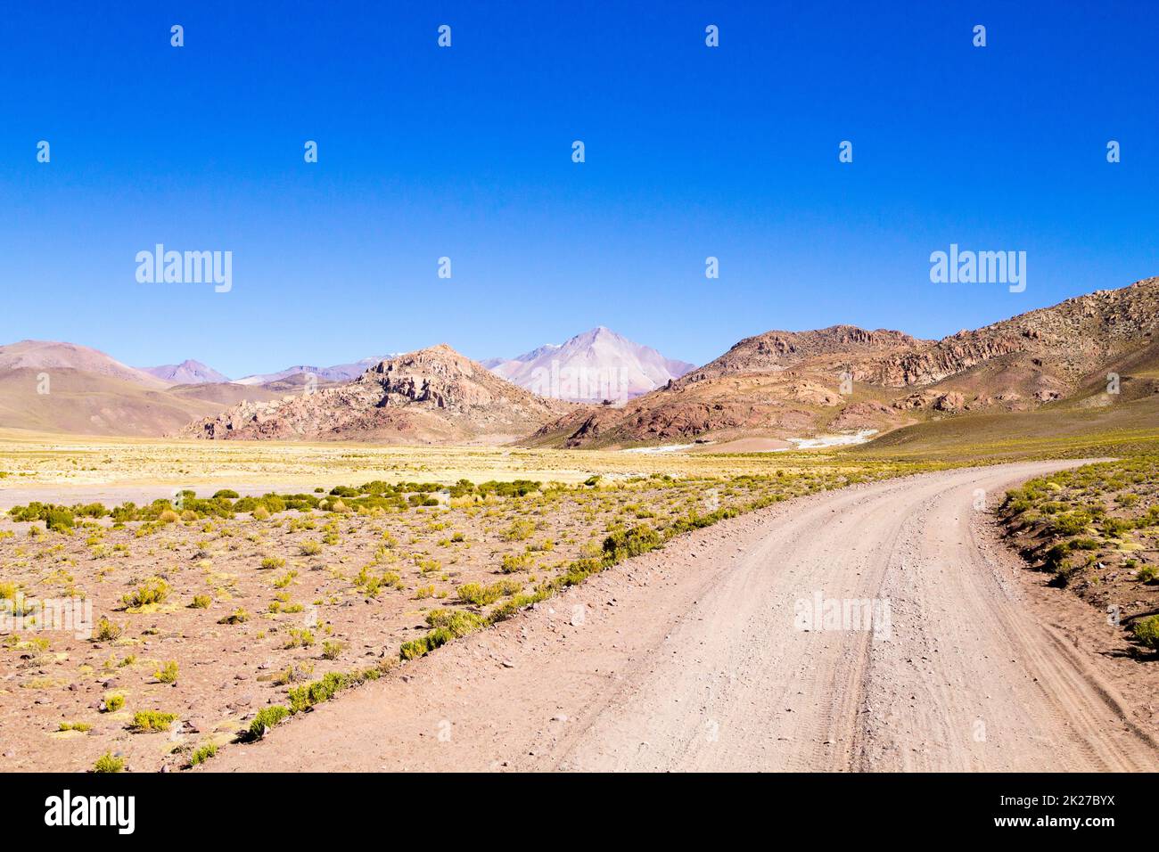 Blick auf die bolivianische Schotterstraße, Bolivien Stockfoto