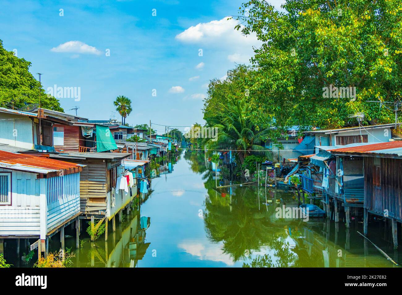 Leben entlang Prem Prachakon Kanal Fluss Don Mueang Bangkok Thailand. Stockfoto