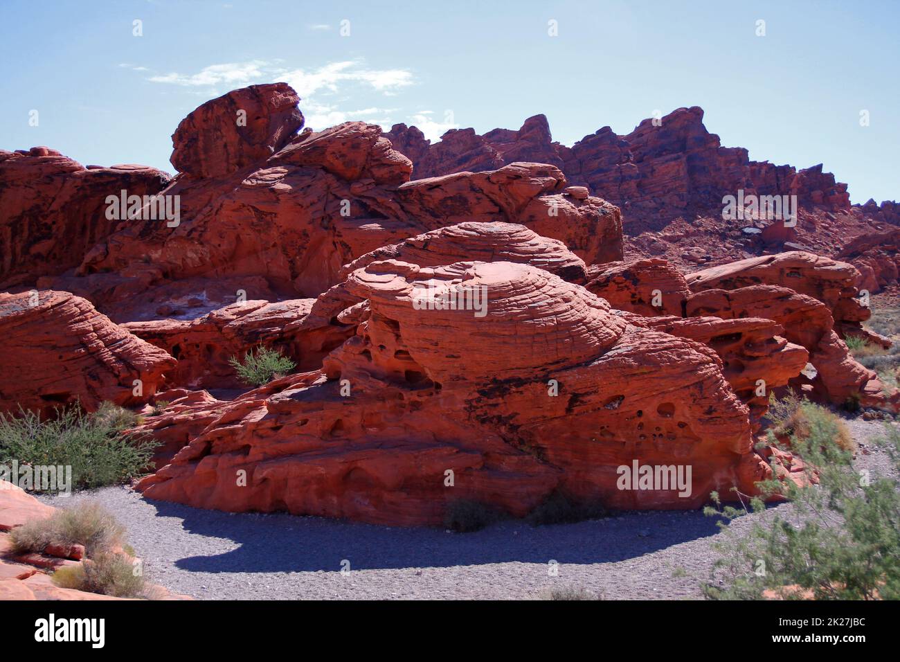 Rote Felsen mit seltsamen Felsformationen im Valley of Fire State Park Stockfoto