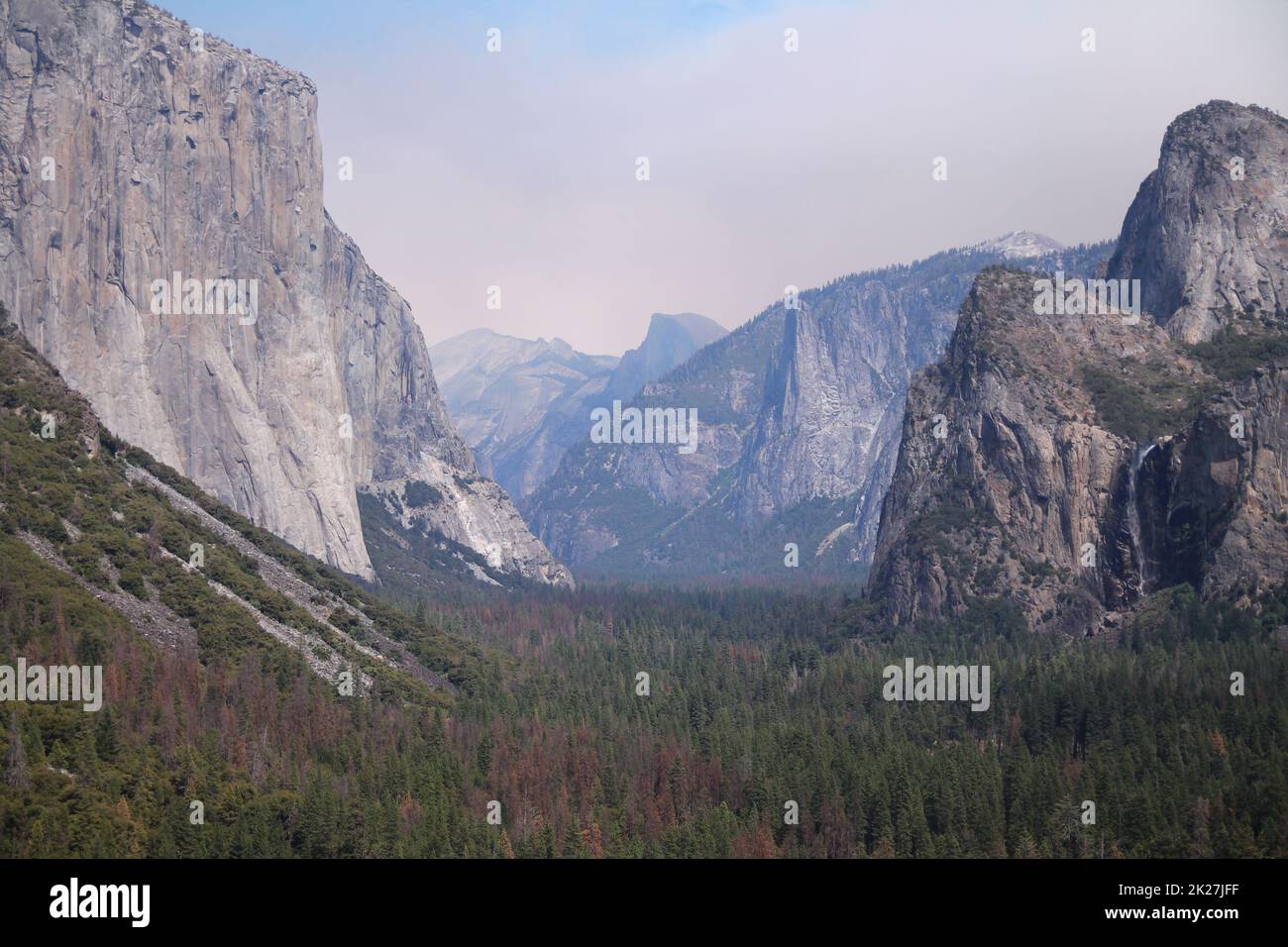 Das Tal des Yosemite-Nationalparks mit der Asche des wilden Feuers von 2017 Stockfoto