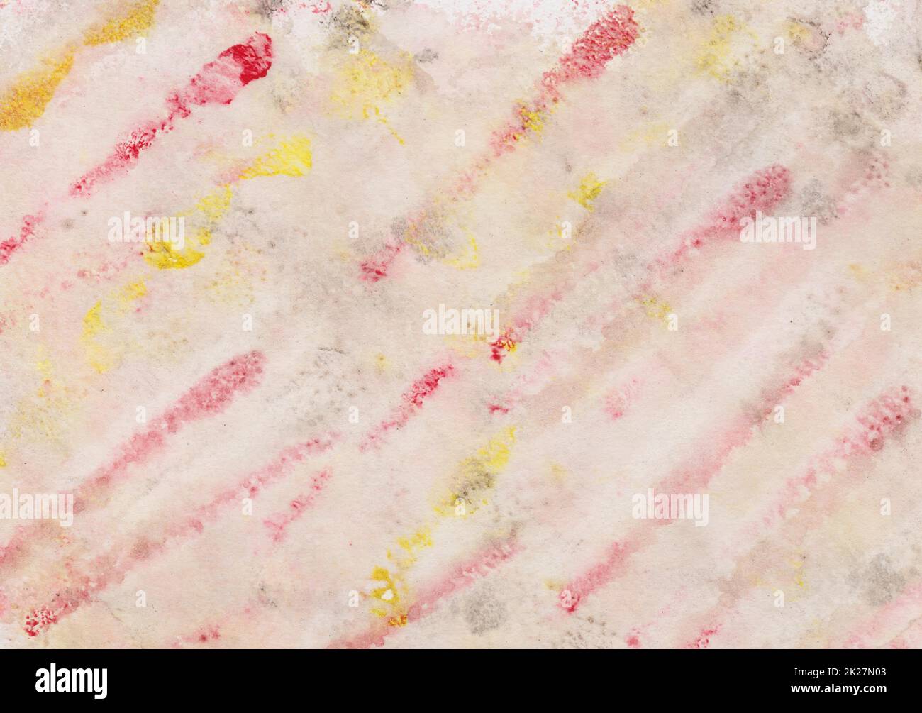 Aquarellmalerei mit schrägen Streifen in Rot, Schwarz und Gelb, die mit einer Polyesterwalze bemalt waren Stockfoto