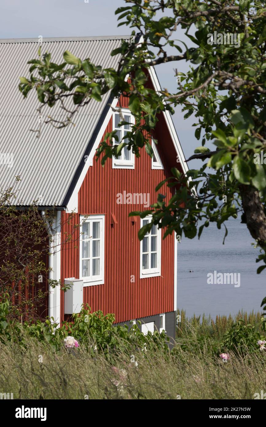 Typisch schwedisches Haus mit Blick auf die Ostsee Stockfoto