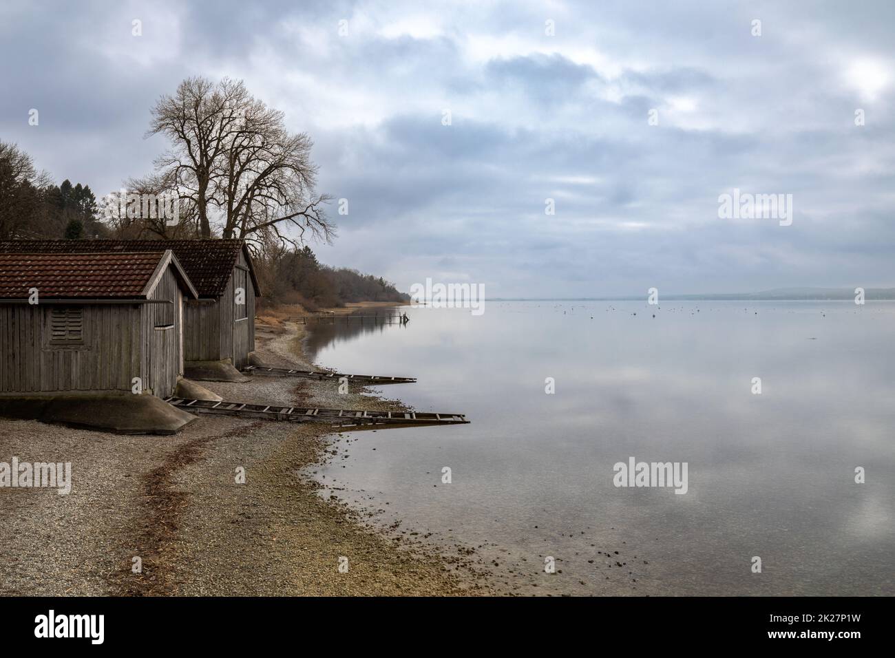 Wolkiger Nachmittag am Ammersee, Bayern, Deutschland im Winter Stockfoto