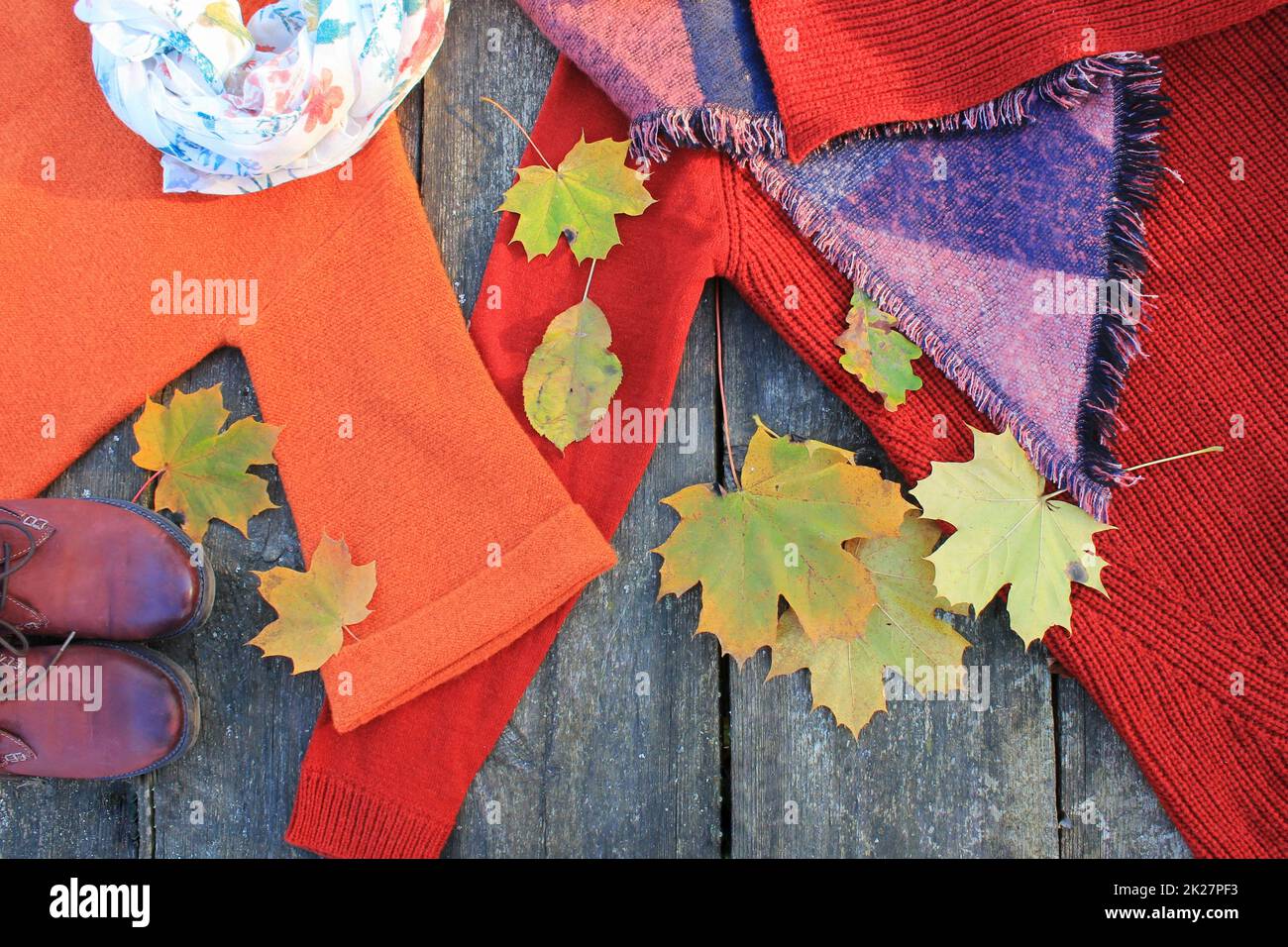 Mode set von womans kleidung -Fotos und -Bildmaterial in hoher Auflösung –  Alamy