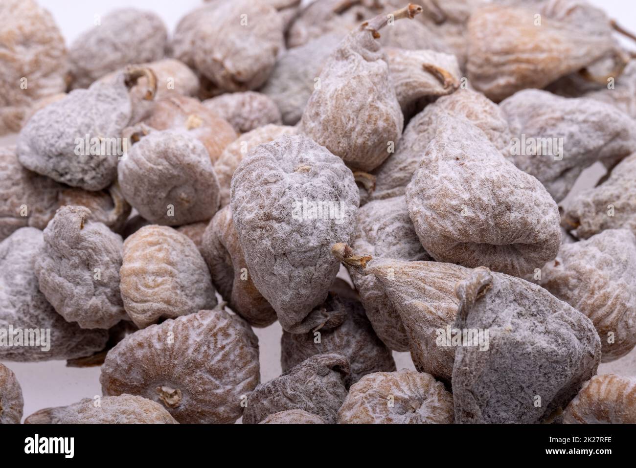 Getrocknete Feigen mit Reismehl bestreut. Stockfoto