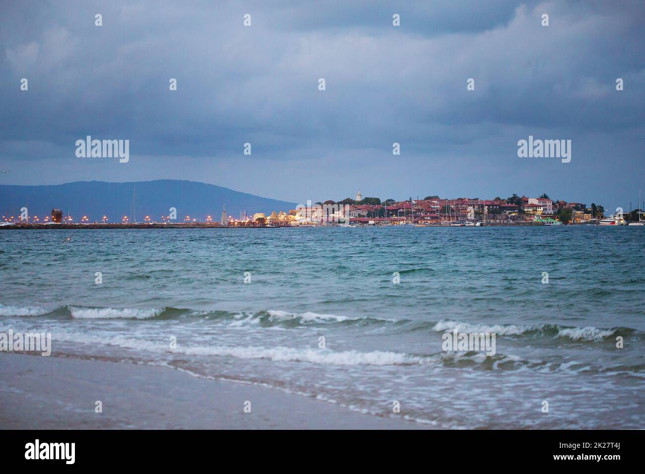 Schöne Nessebar bei Sonnenuntergang, Sommer, Meer, Glück Stockfoto