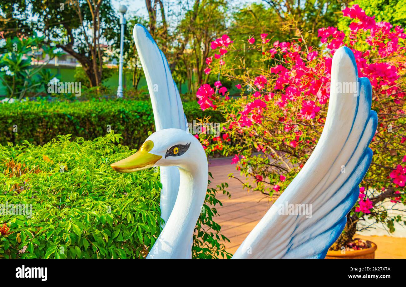 Schöne Schwanenfigur in einem Park in Bangkok Thailand. Stockfoto