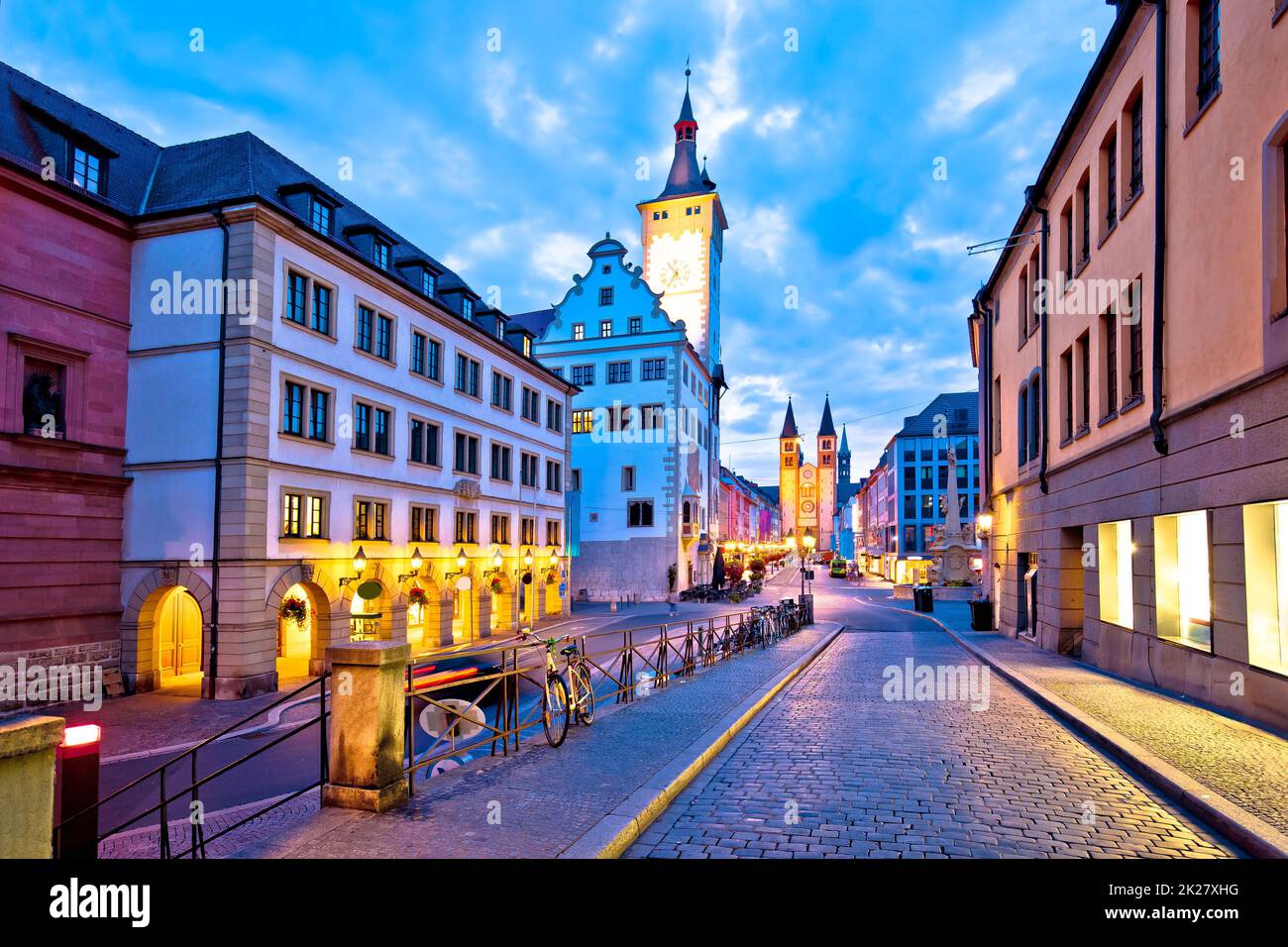 Würzburg. Abendlicher Blick auf die historische Altstadt von Würzburg Stockfoto