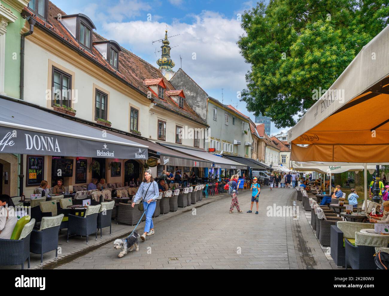 Cafés, Bars und Restaurants auf Ulica Ivana Tkalčića in der Altstadt, Zagreb, Kroatien Stockfoto