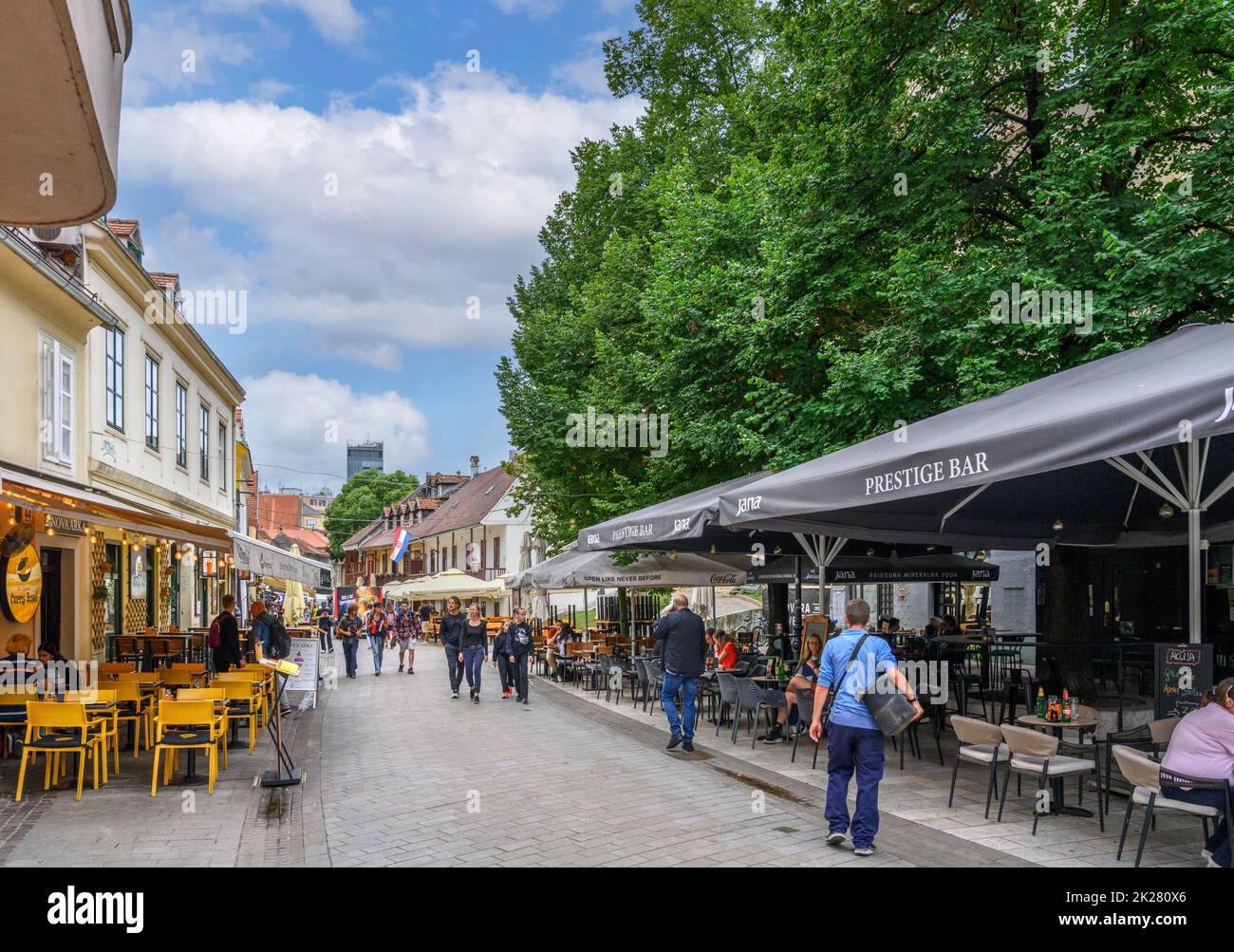 Cafés, Bars und Restaurants auf Ulica Ivana Tkalčića in der Altstadt, Zagreb, Kroatien Stockfoto