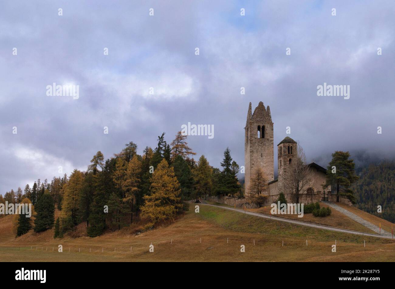 Die Kirche San Gian in der Nähe des Schweizer Dorfes Celerina Stockfoto