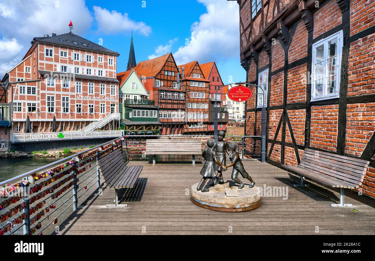 Deutschland, hansestadt - historische Gebäude in Lüneburg, Niedersachsen, Backsteingotik mittelalterliche Architektur - Stint Market Stockfoto