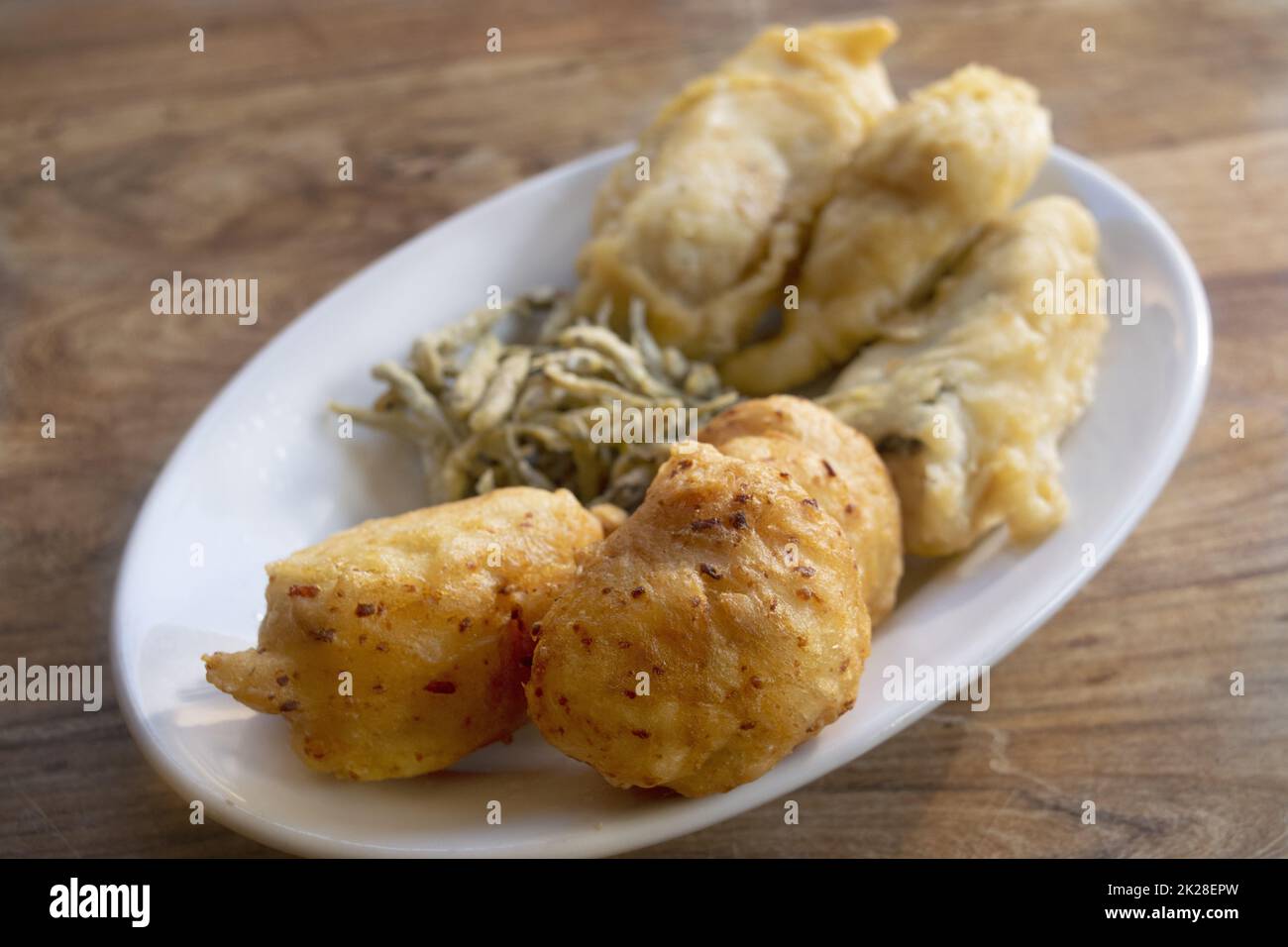 Angeschlagener gebratener fisch -Fotos und -Bildmaterial in hoher ...