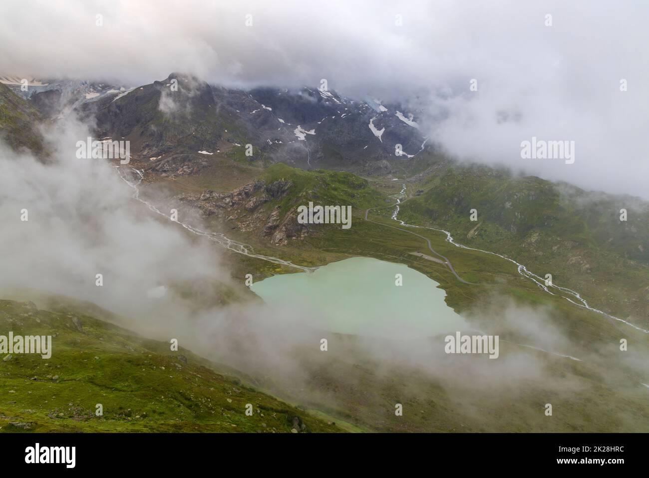 Typische Alpenlandschaft der Schweizer Alpen mit Steinsee, Urner Alpen, Kanton Bern, Schweiz Stockfoto