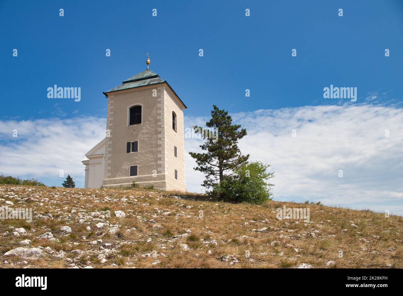 Der Glockenturm auf dem Kreuzweg auf dem Heiligen Hügel. Historische Wahrzeichen von Mähren. Palava. Stockfoto