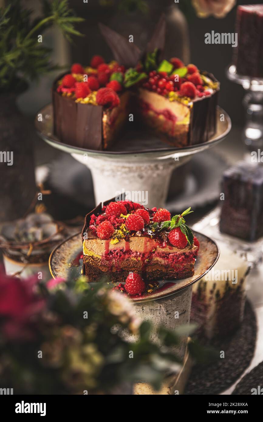 Mehrlagiger Mousse-Schokoladenkuchen Stockfoto
