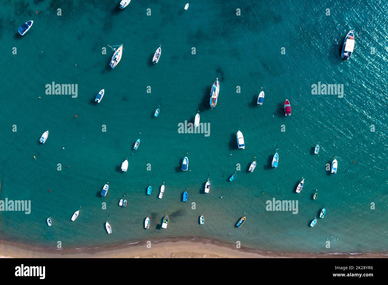 Fischerboote und Yachten liegen in Miami Beach. Limassol, Zypern Stockfoto