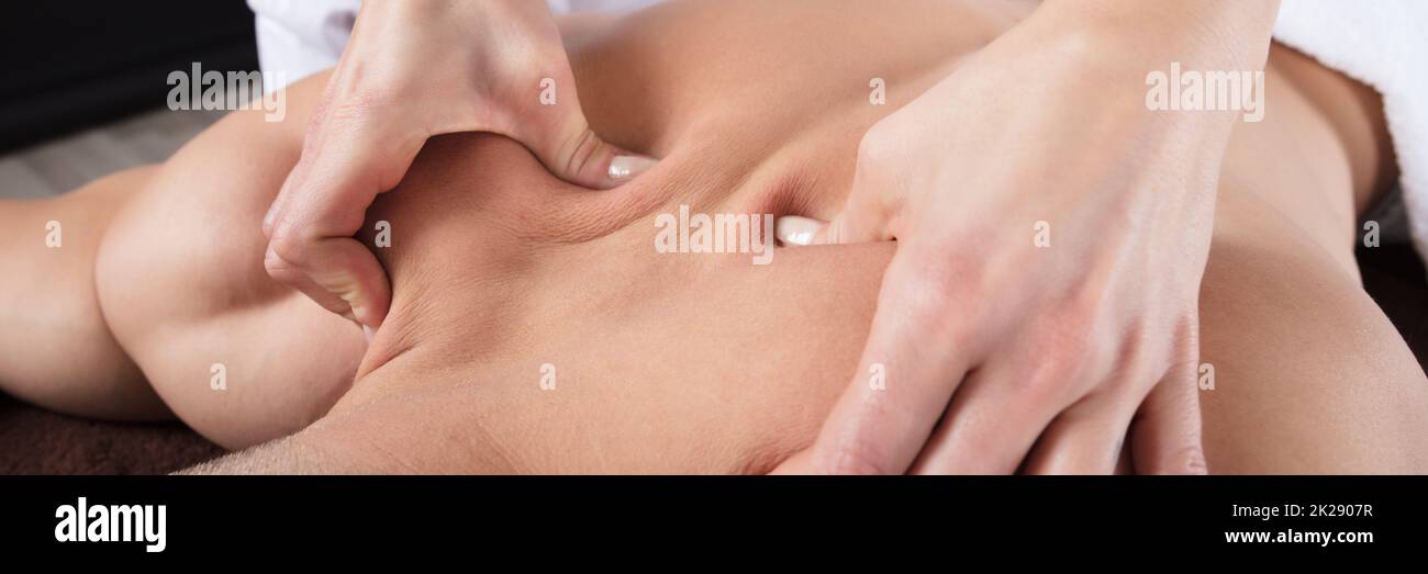 Chiropraktische Spa-Massage Für Männer. Rückenbehandlung Stockfoto