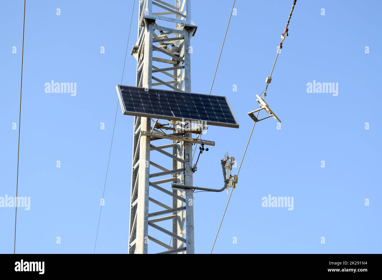 Solarzellen zu power transmission Antenne zur Verfügung stellen Stockfoto