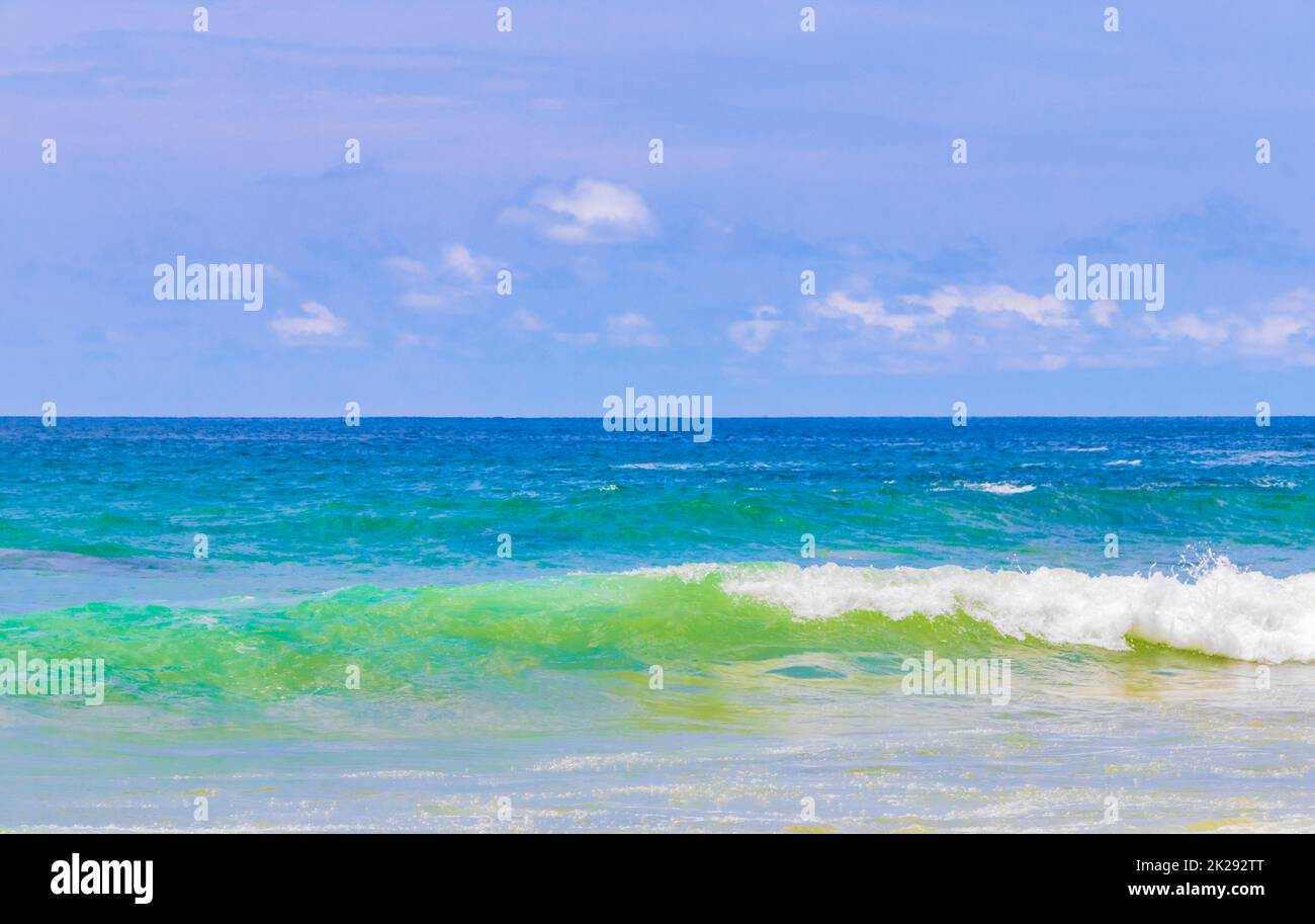 Nai Thon Naithon Beach Bay türkisfarbenes klares Wasser Phuket Thailand. Stockfoto