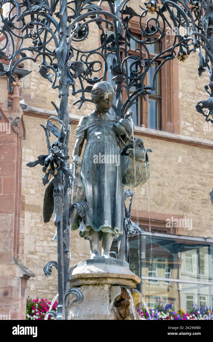Das GÃ¤nseliesel in GÃ¶ttingen gilt als die meistgeküsste Frau der Welt. Es steht seit 1901 auf dem alten Marktplatz vor dem historischen GÃ¶tingen Rathaus. Stockfoto