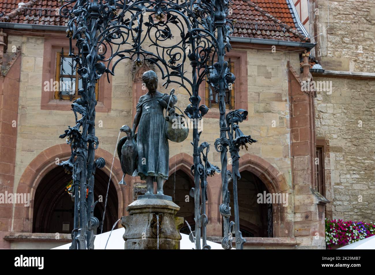 Das GÃ¤nseliesel in GÃ¶ttingen gilt als die meistgeküsste Frau der Welt. Es steht seit 1901 auf dem alten Marktplatz vor dem historischen GÃ¶tingen Rathaus. Stockfoto