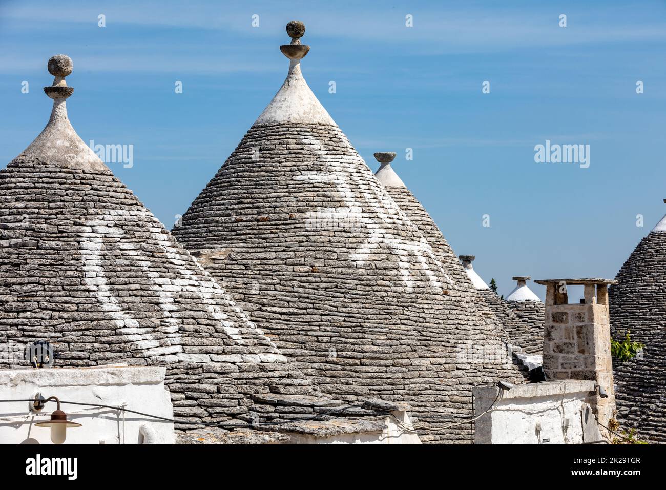 Steindächer der Trulli Häuser in Alberobello Italien. Stockfoto
