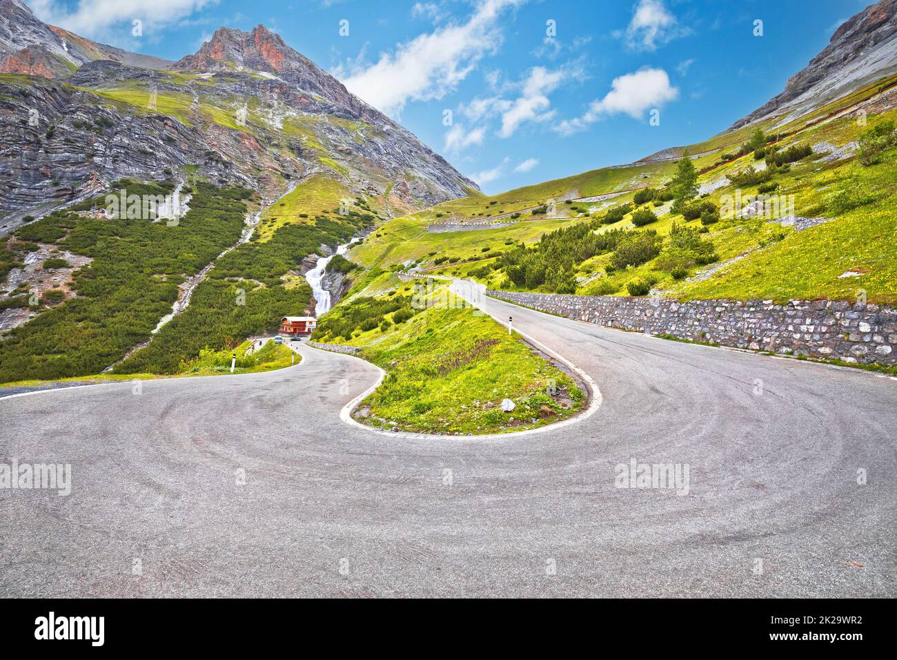 Stelvio Bergpass oder Stilfser Joch malerische Straße mit Blick auf Serpentinen Stockfoto