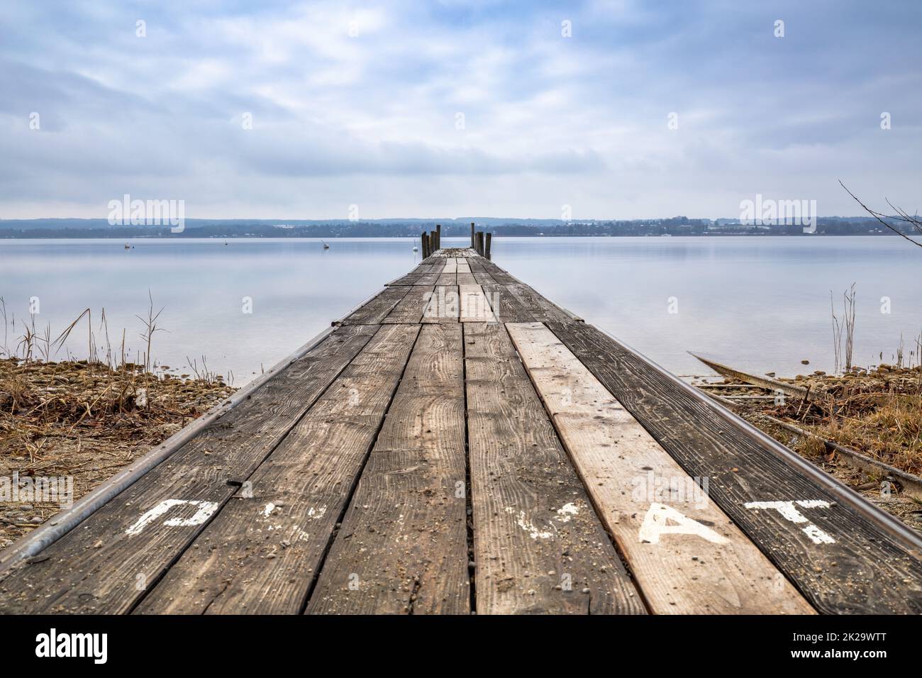 Wolkiger Nachmittag am Ammersee, Bayern, Deutschland im Winter Stockfoto