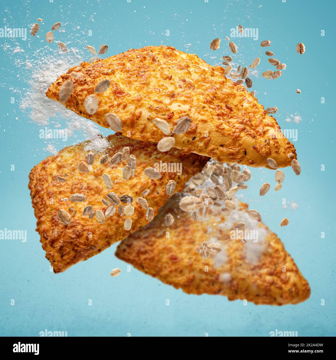 Frisch gebackene Dreiecke mit Käse Stockfoto