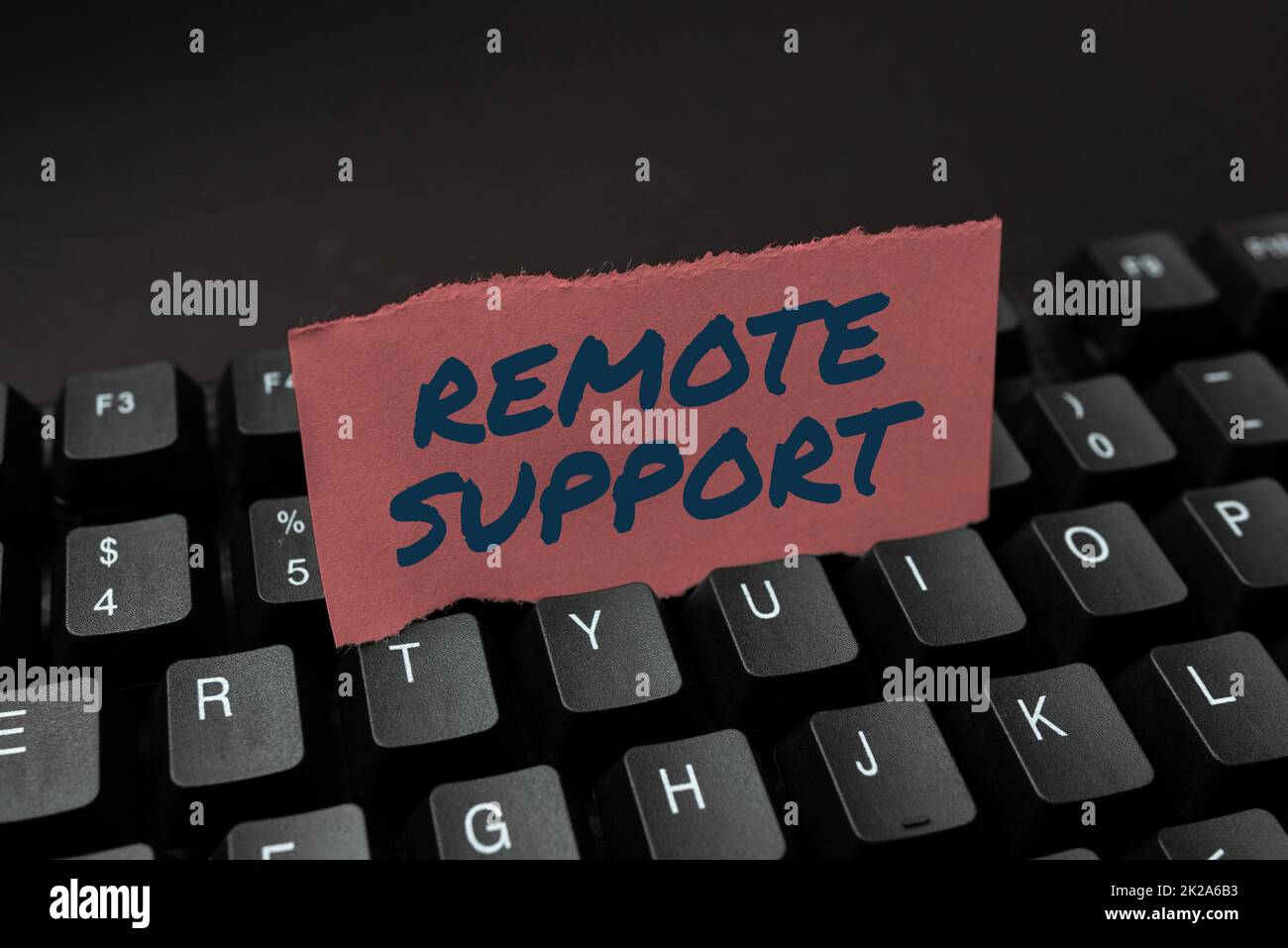 Textzeichen für Remote-Support. Geschäftskonzept Typ des sicheren Service, der es Vertretern ermöglicht, die Fixing G Coding String Arrangement zu unterstützen, indem Program Glitch Fix Codes eingegeben werden Stockfoto