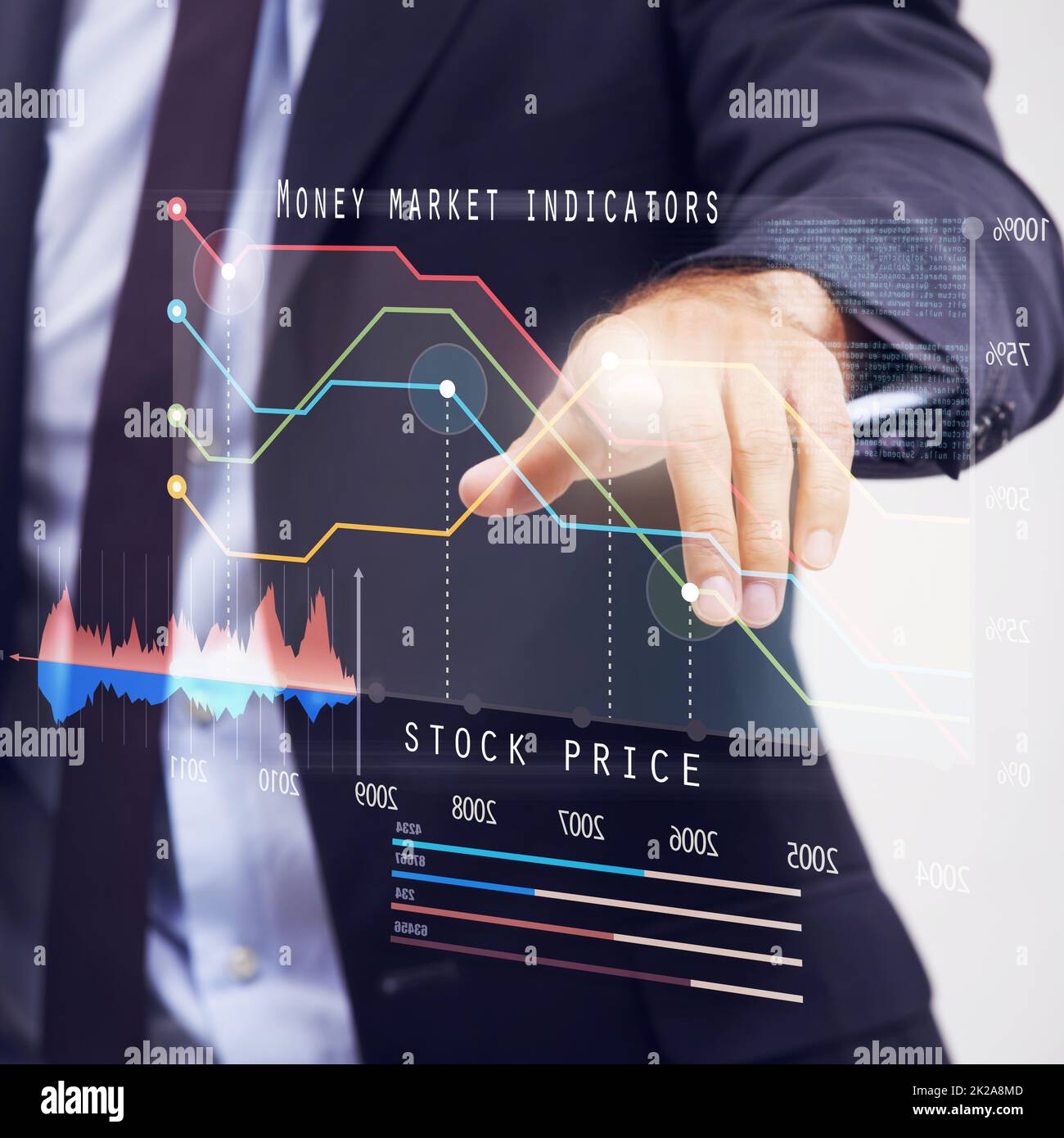 Steigende Aktien. Beschnittene Studioaufnahme eines Geschäftsmannes, die eine digitale Schnittstelle verwendet, um Aktien zu überprüfen. Stockfoto