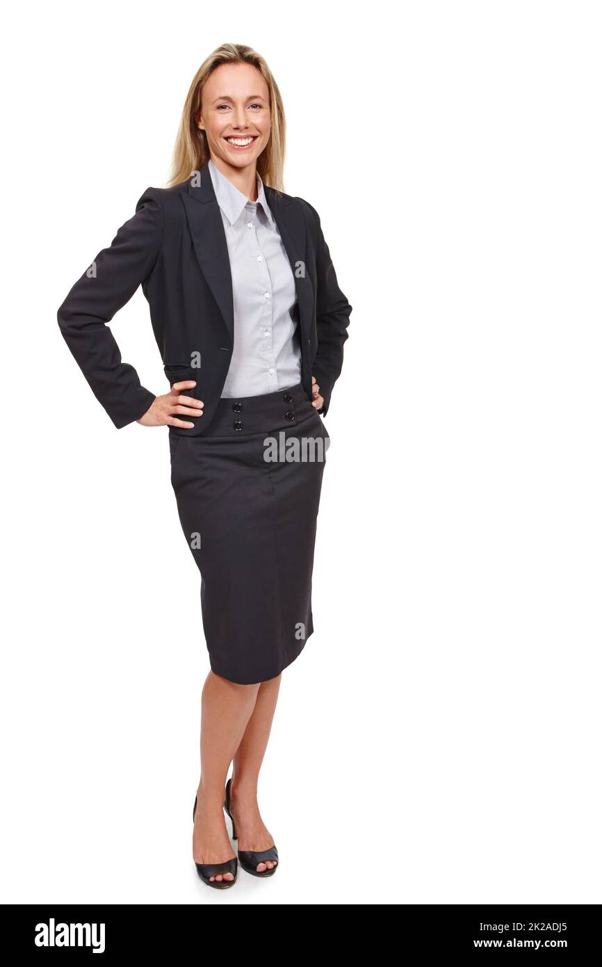 Vertrauensvoll der Geschäftswelt begegnen. Studio-Porträt einer selbstbewussten und attraktiven Geschäftsfrau vor weißem Hintergrund. Stockfoto