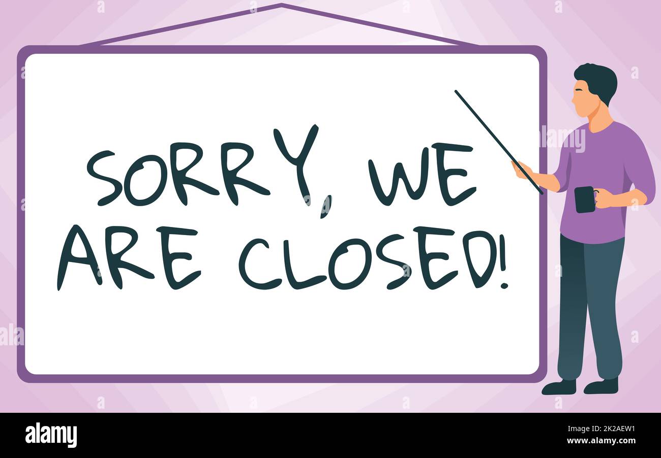 Textüberschrift mit „Sorry, We're closed“ (Wir sind leider geschlossen). Konzept bedeutet, sich dafür zu entschuldigen, dass der Schullehrer das Geschäft für eine bestimmte Zeit geschlossen hat, während er ein Whiteboard mit Zeigestock zeichnet, während er den Becher hält. Stockfoto