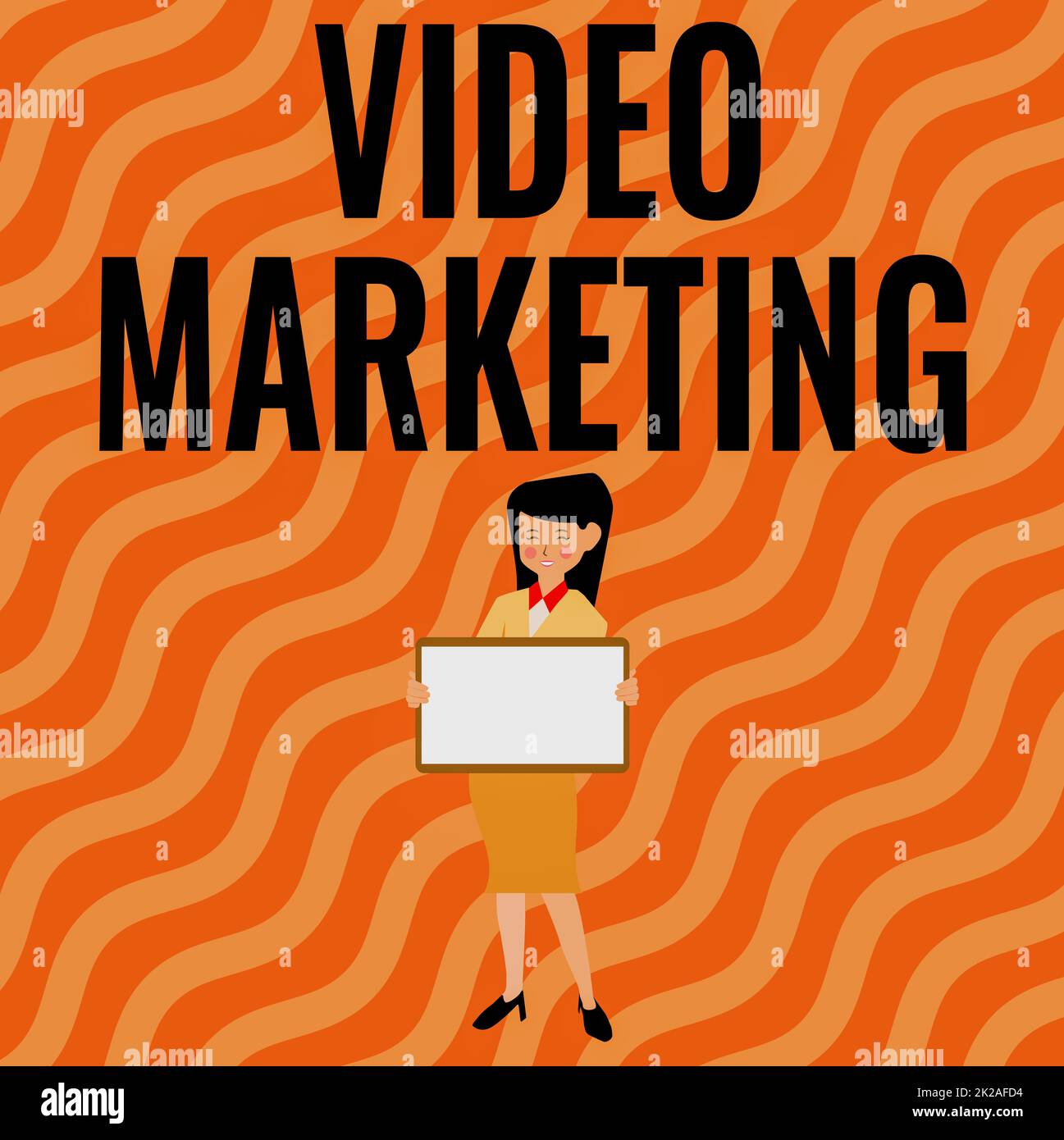 Inspiration mit Video-Marketing-Zeichen. Unternehmensübersicht Erstellen Sie kurze Videos zu bestimmten Themen mithilfe von Artikeln Beautiful Lady Standing Holding Whiteboard, das die Neuankündigung präsentiert. Stockfoto