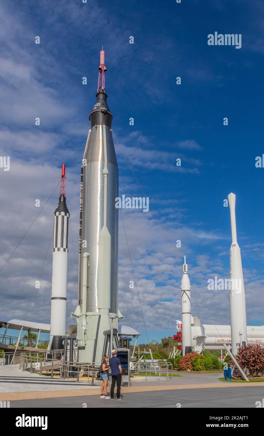 „Rocket Garden“ im Kennedy Space Center Visitor Complex in Florida. Stockfoto „Rocket Garden“ im Kennedy Space Center Visitor Complex in Florida. Stockfoto