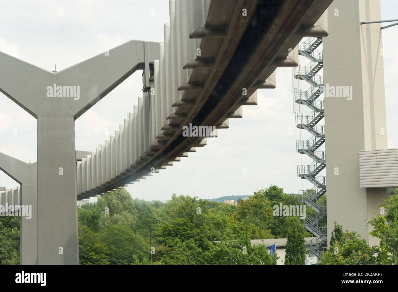 Sky-Train Standseilbahn am Flughafen. Platz für Text kopieren. Stockfoto