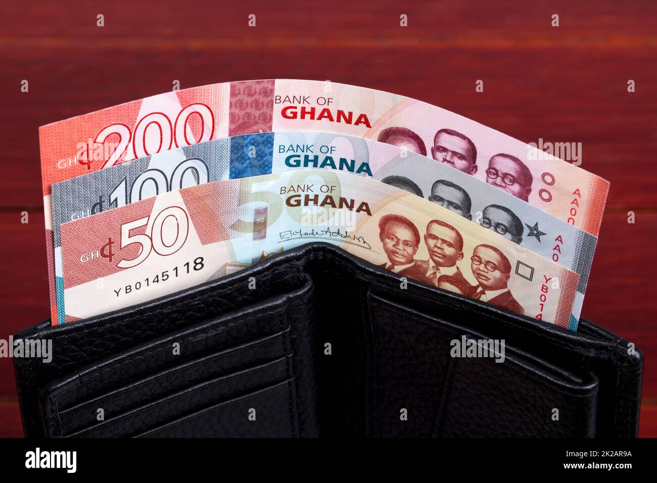 Ghanaischer Cedi in der schwarzen Brieftasche Stockfoto