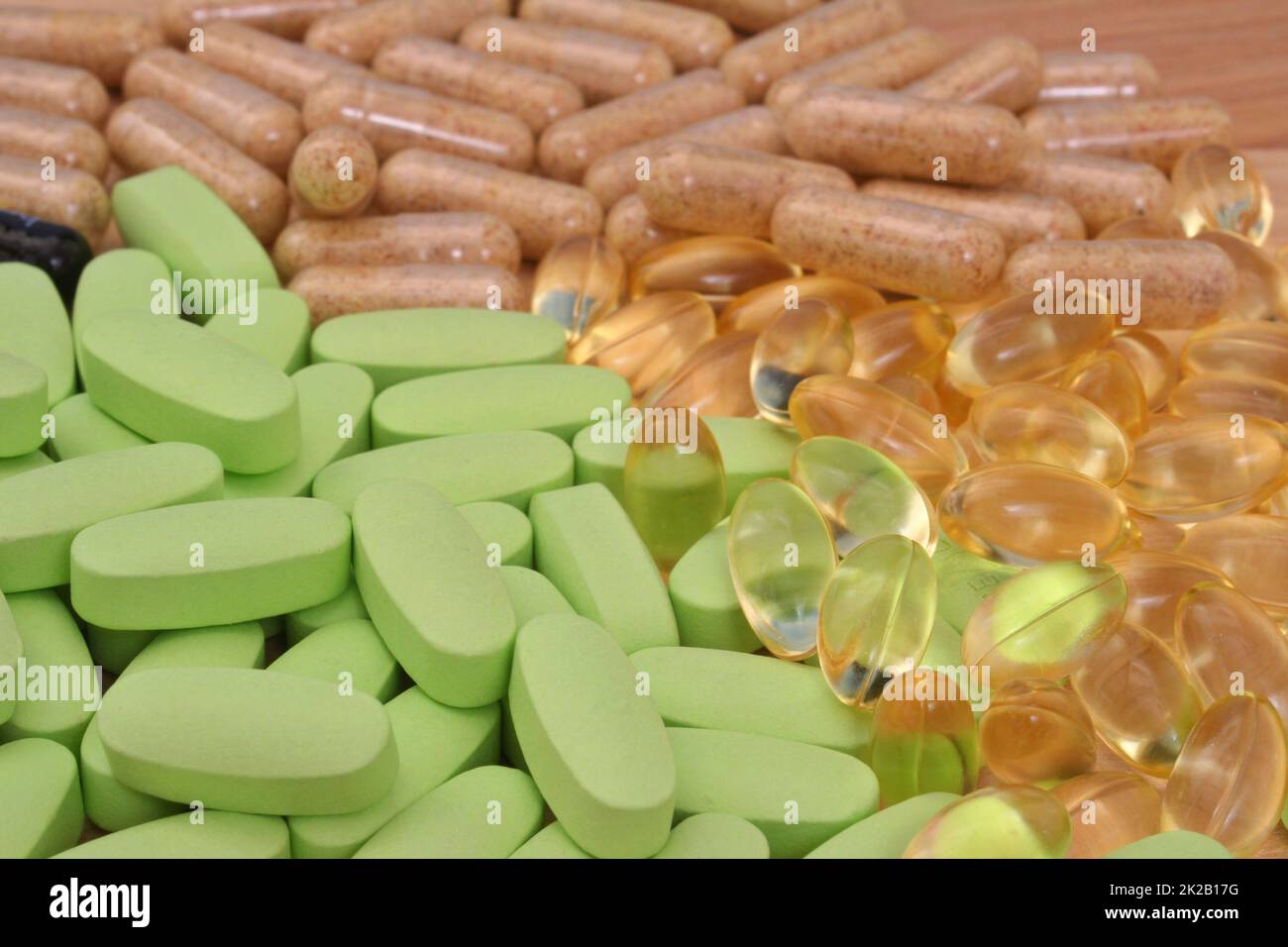 Verschiedene Vitamine, Antibiotika, Schmerzmittel und Nahrungsergänzungsmittel Stockfoto