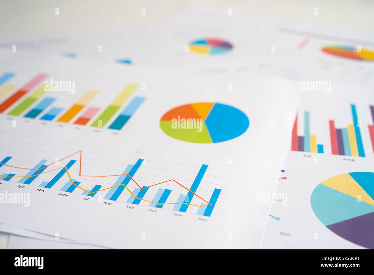 Diagramme stellt Papier grafisch dar. Finanzentwicklung, Bankkonto, Statistik, Investment Analytic Research Data Economy, Börse Geschäftsbüro Meeting-Konzept des Unternehmens. Stockfoto