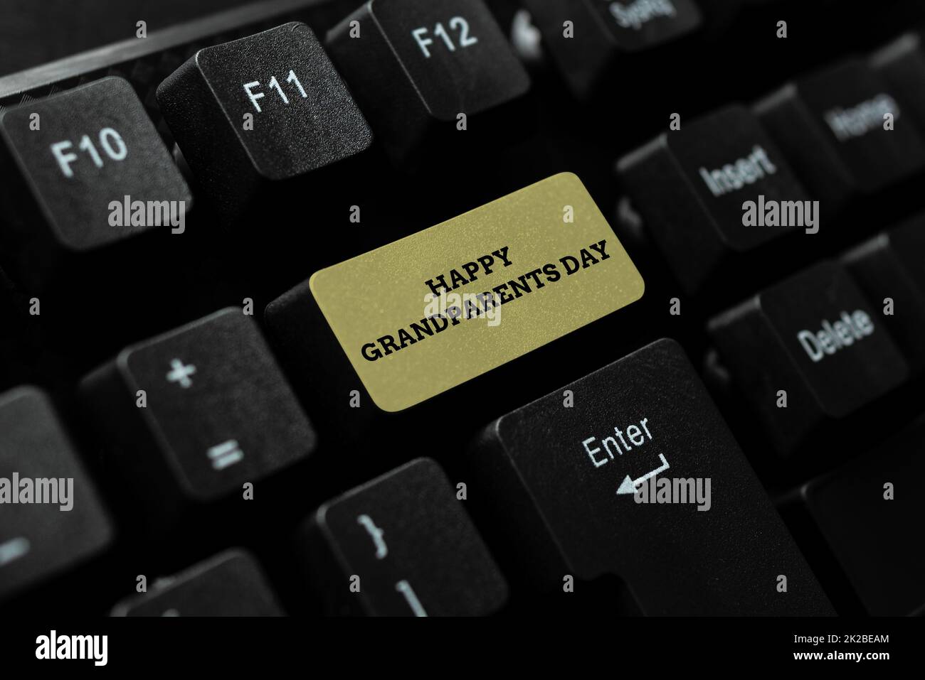 Textzeichen mit „Happy Grandparents Day“. Geschäftskonzept Ältere Menschen oder Senioren feiern Herunterladen von Dokumenten Konzept, Hochladen und Posten neuer Dateien im Internet Stockfoto