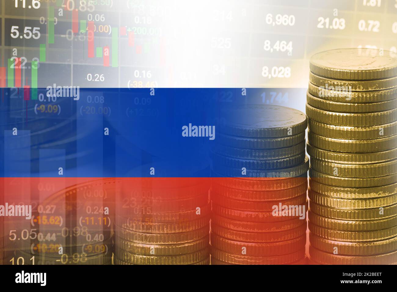 Aktienmarkt Investment Trading Finanz-, Münze und Russland Flagge oder Forex für die Analyse Gewinn Finanzierung Geschäft Trend Daten Hintergrund. Stockfoto