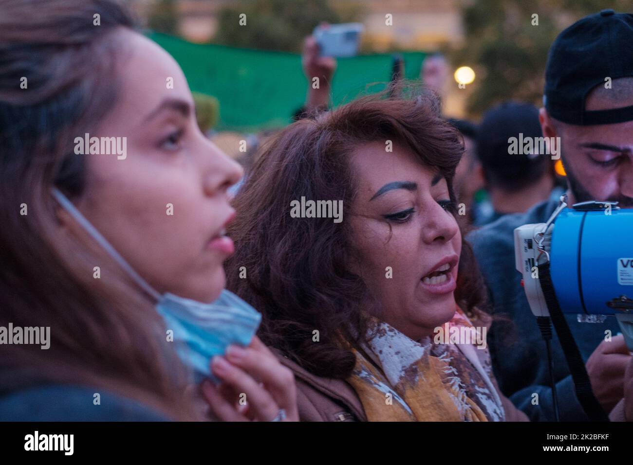 Iranische Proteste brechen nach der Morde an Mahsa Amini durch die Führungsstreitmacht am Donnerstag im Iran aus, weil sie in der Öffentlichkeit und vor kurzem einen Hijab nicht getragen haben Stockfoto